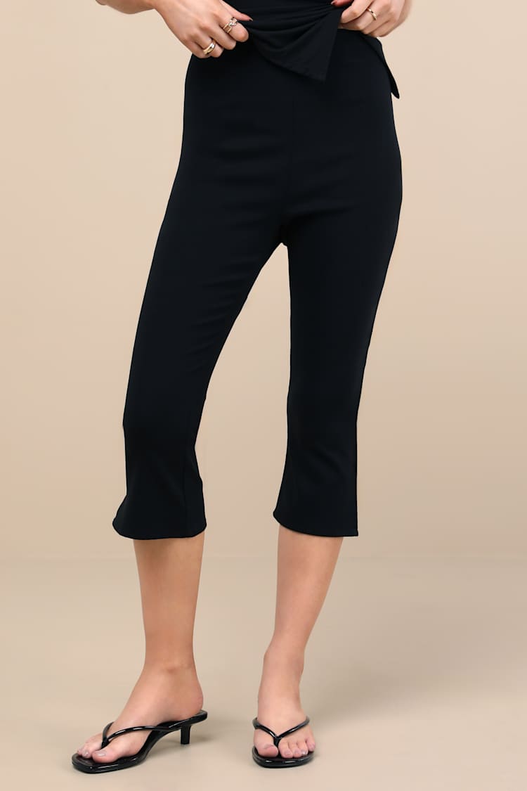 Agnete Black High-Rise Capri Pants