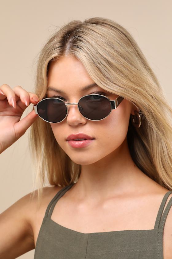Lulus Trendsetting Take Silver And Black Oval Sunglasses