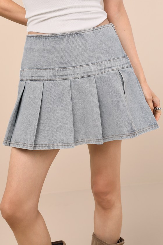 Lulus Khine Light Wash Denim Pleated Low-rise Mini Skirt