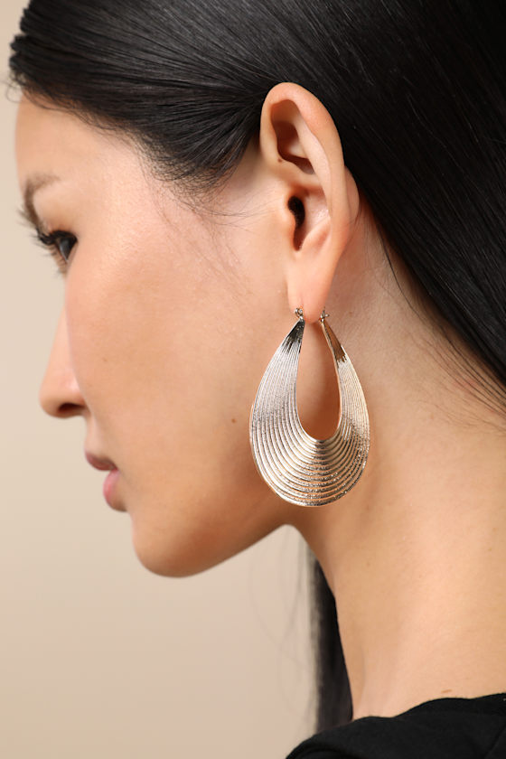 Demetria Gold Textured Geometric Hoop Earrings 2