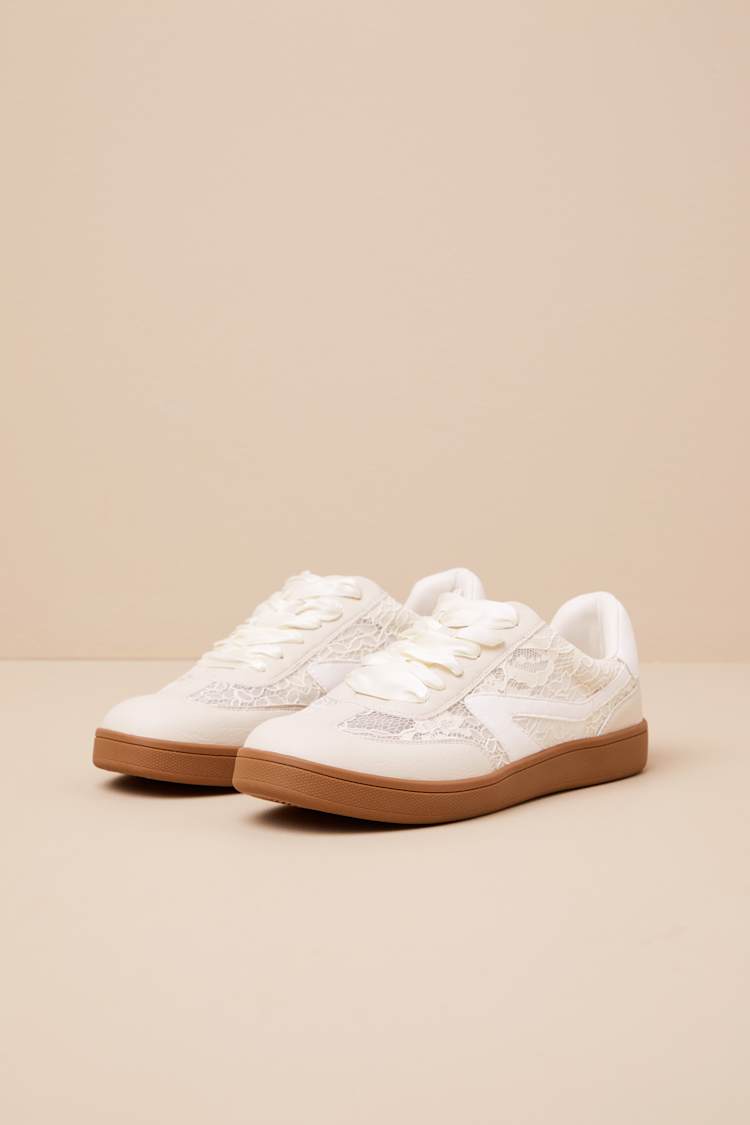 Voyage Ivory Lace Lace-Up Sneakers