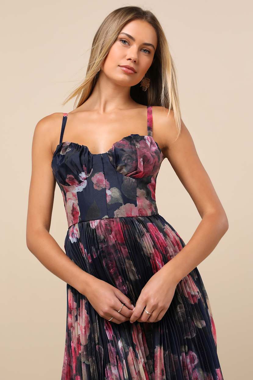 alluring dream navy blue floral mesh lace trumpet midi dress Green Floral Lace Fitted Short Sleeve Midi Dress main image 1