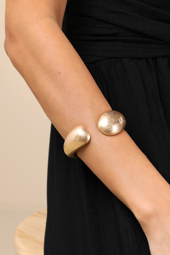 LULUS TAINA GOLD CHUNKY TAPERED CUFF BRACELET