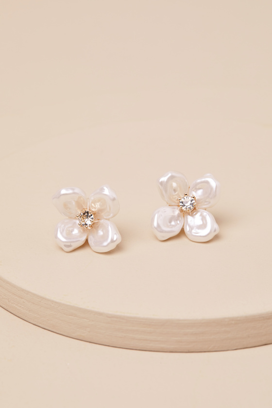 Lulus Irmina White Pearl Flower Stud Earrings