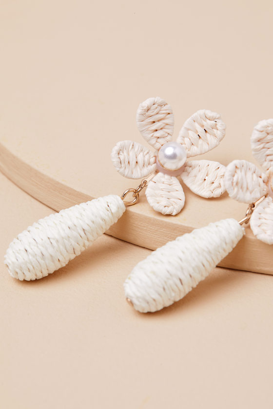 LULUS SHILOH IVORY RAFFIA FLOWER DROP EARRINGS