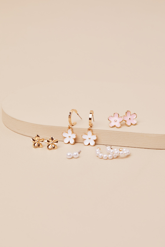 LULUS ADHARA GOLD AND PEARL FLORAL FIVE-PIECE EARRING SET