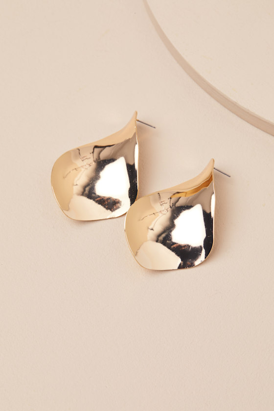 LULUS DONELLA GOLD STATEMENT EARRINGS