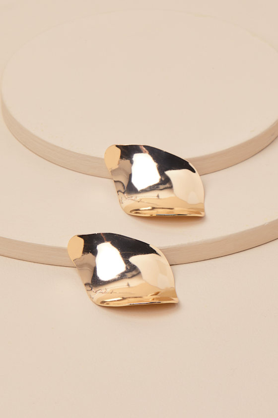 LULUS DONELLA GOLD STATEMENT EARRINGS