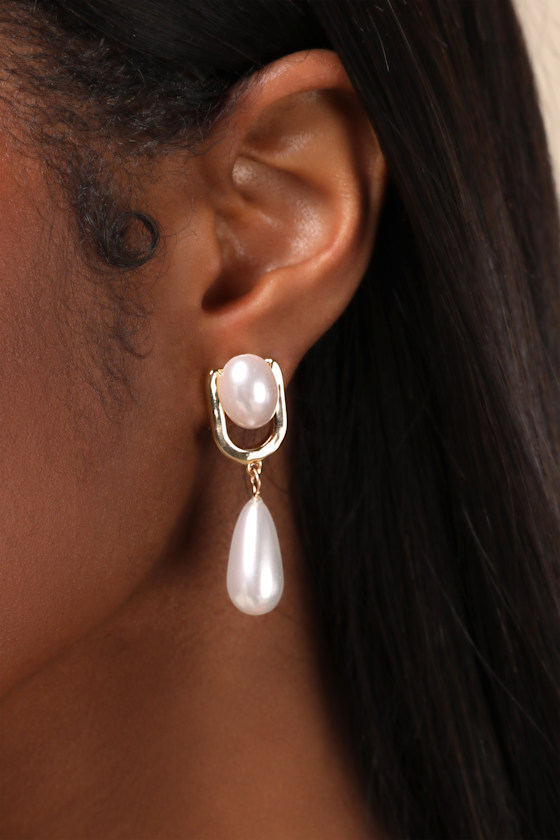 Lulus Tonna Gold And White Pearl Drop Earrings