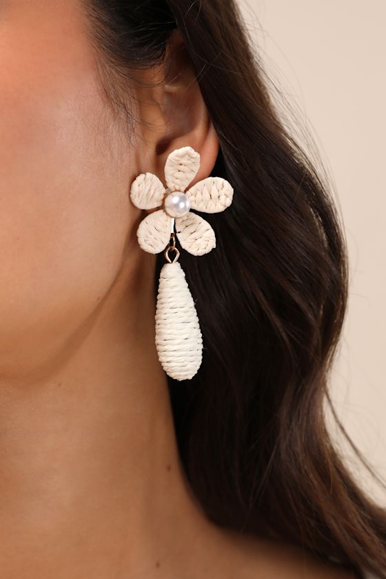 LULUS SHILOH IVORY RAFFIA FLOWER DROP EARRINGS