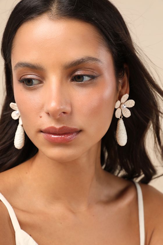 LULUS SHILOH IVORY RAFFIA FLOWER DROP EARRINGS