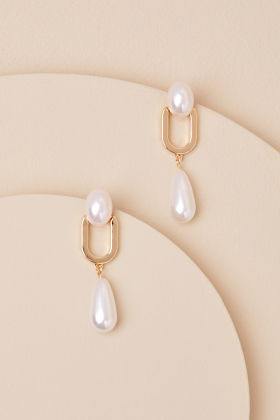Lulus Tonna Gold And White Pearl Drop Earrings