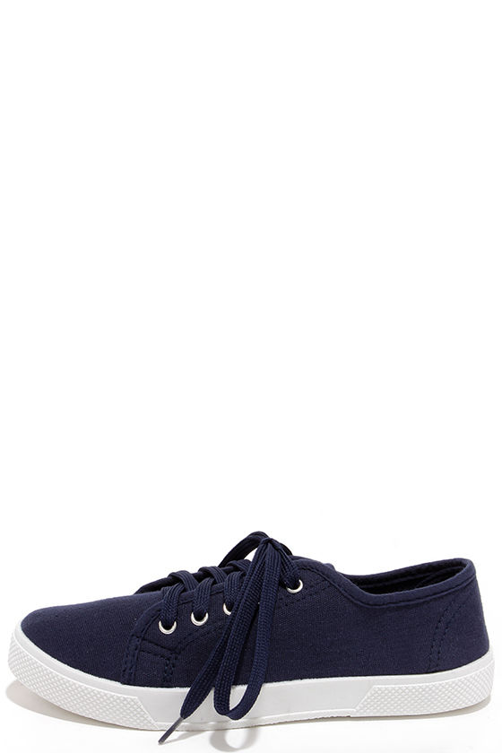 navy blue and white tennis shoes