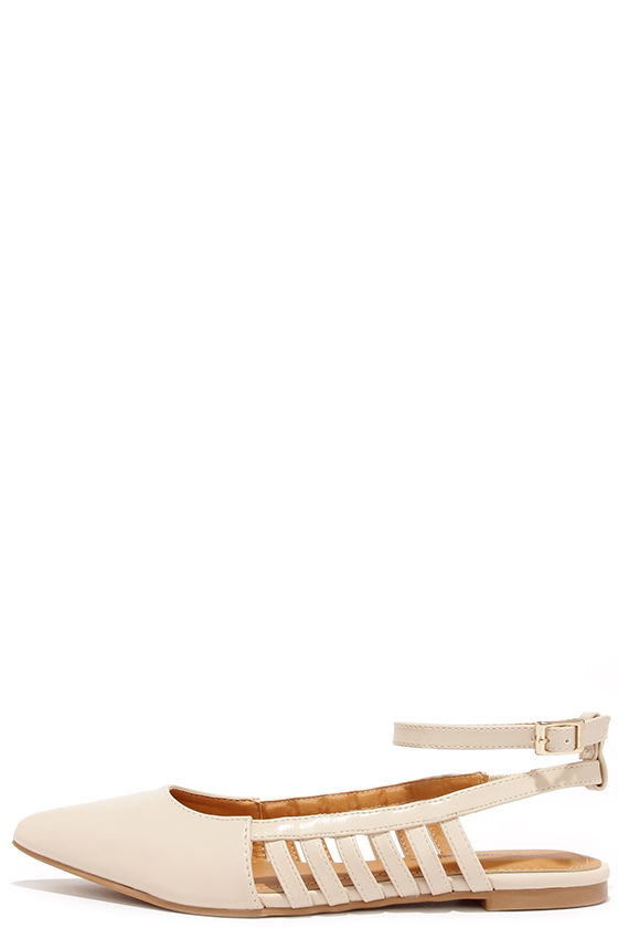 pointed nude flat