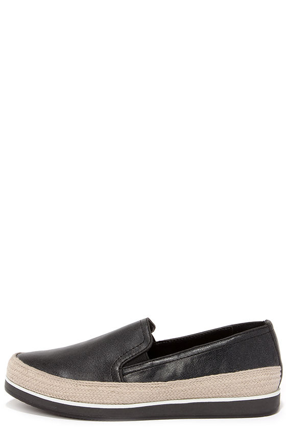 black flat sneaker shoes
