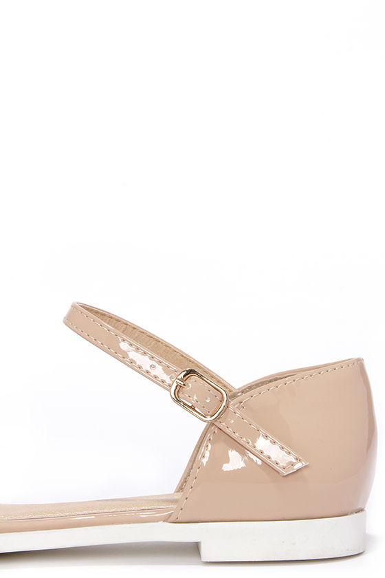 pointed nude flat
