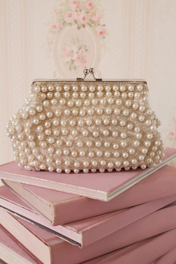 Brilliant Energy White and Silver Pearl Beaded Clutch 8