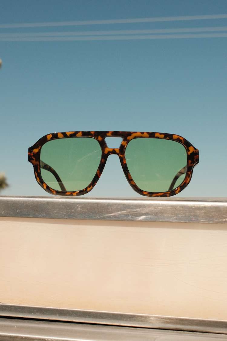 Tortoiseshell Aviator Sunglasses with Brown Lenses Tortoiseshell Aviator Sunglasses Brown Lens - URBANE MUSE  main image 3