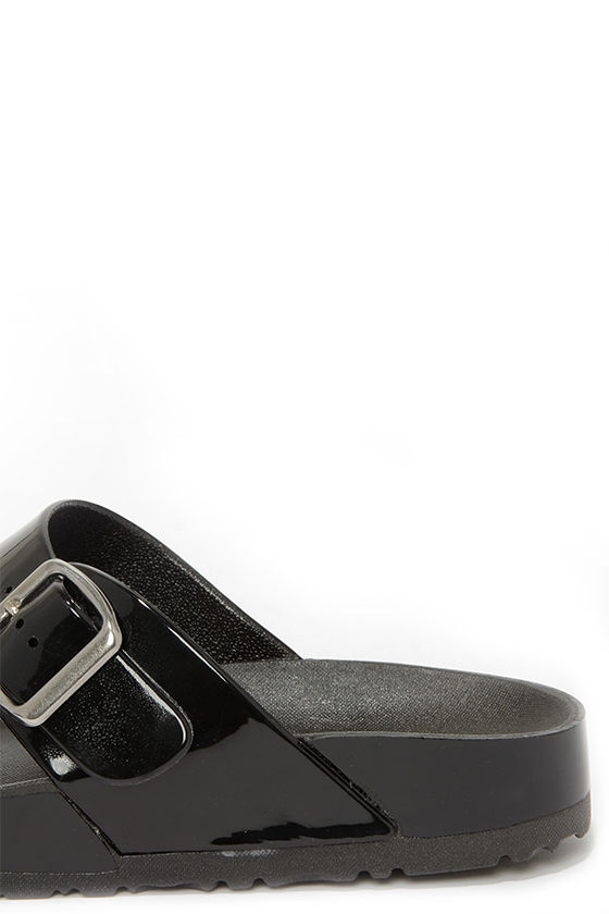 CC 26s Thong Sandals Black Sheepskin 645322