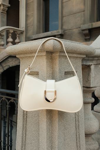 Oh-So Chic Bone Buckle Shoulder Bag 1