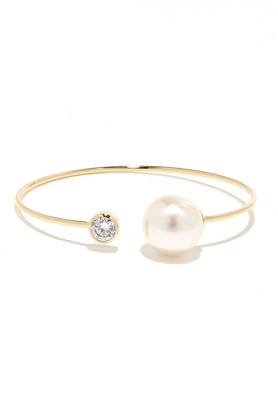 Out on a Glimmer Gold and Pearl Bracelet