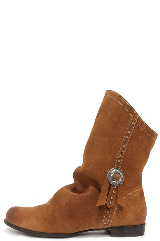 fur boots tan