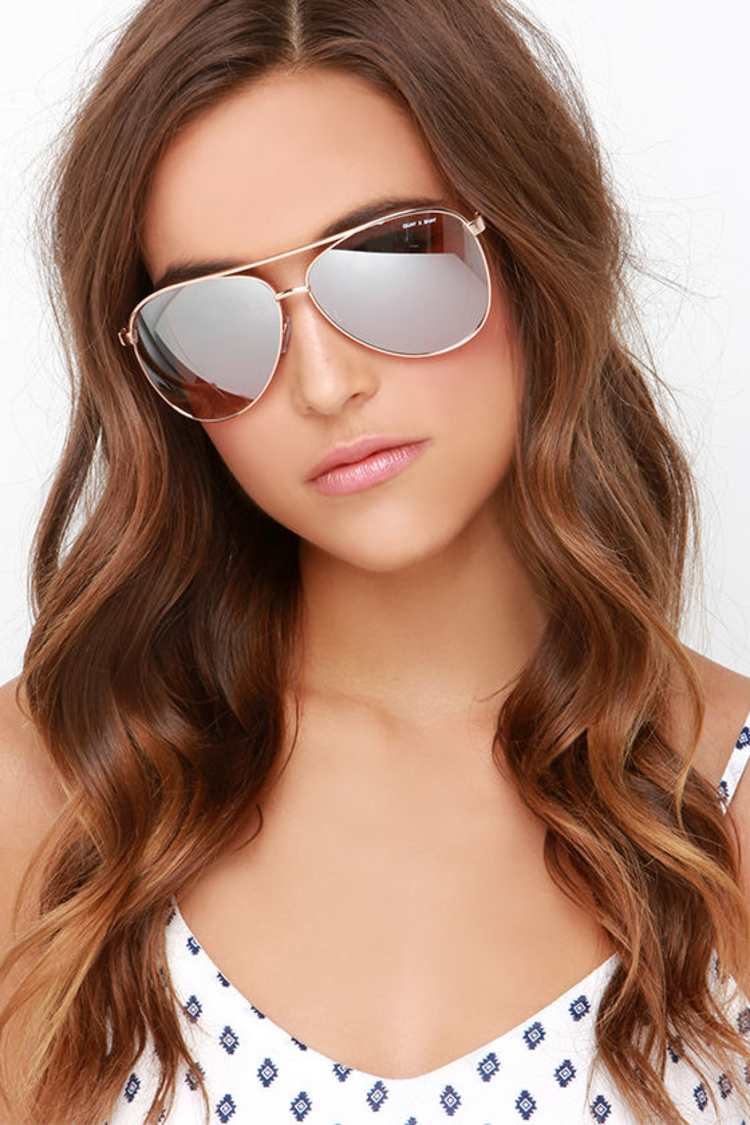 Quay Vivienne - Gold Sunglasses - Aviator Sunglasses  display picture 1
