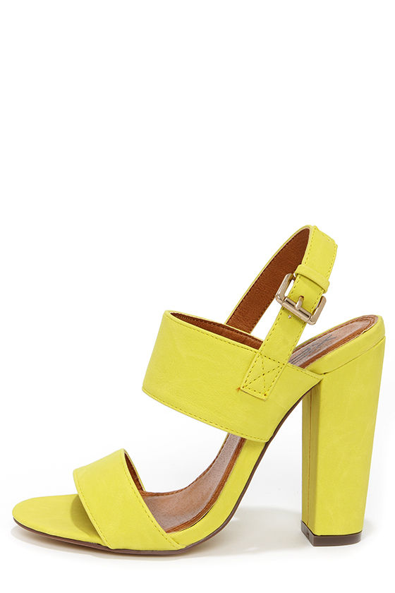 lemon yellow pumps