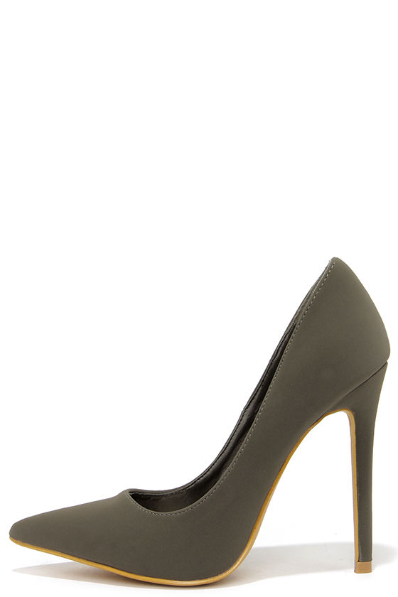 grey pumps