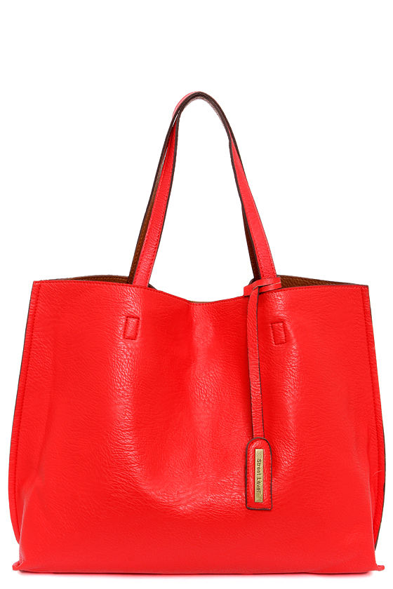 red tote