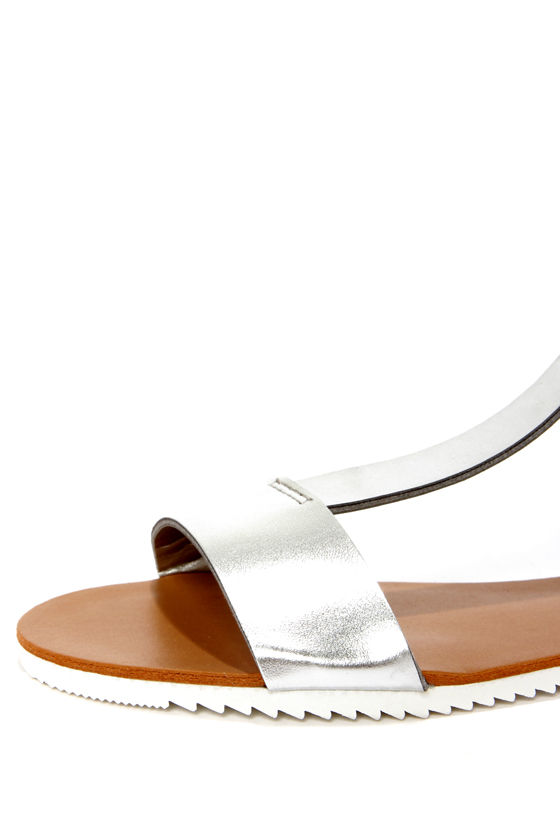 silver t strap sandals flat