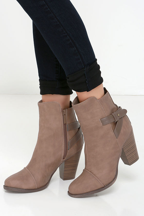 cut out boots beige