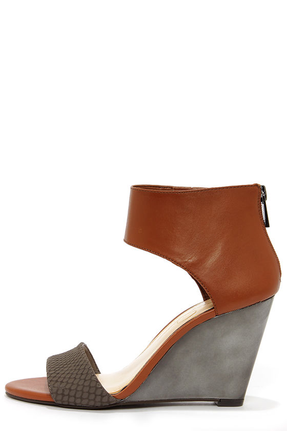 accessorize tan sandals