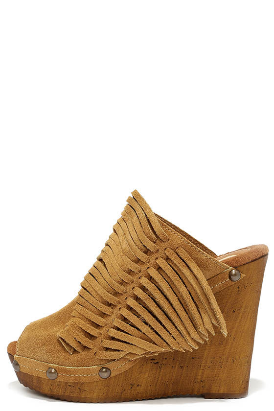 tan colour wedges