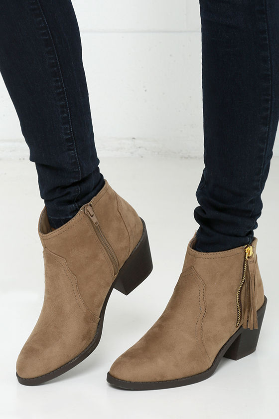 light taupe booties