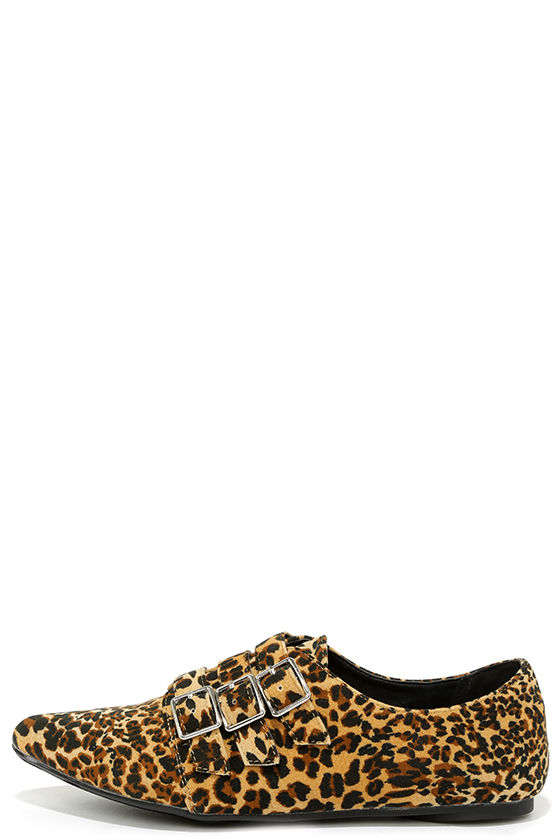 pointed leopard flats