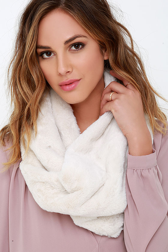 ★ADAUL★ Hairy Soft Long Muffler Ivory Bianco Ivory Wide Faux Fur Shawl E444