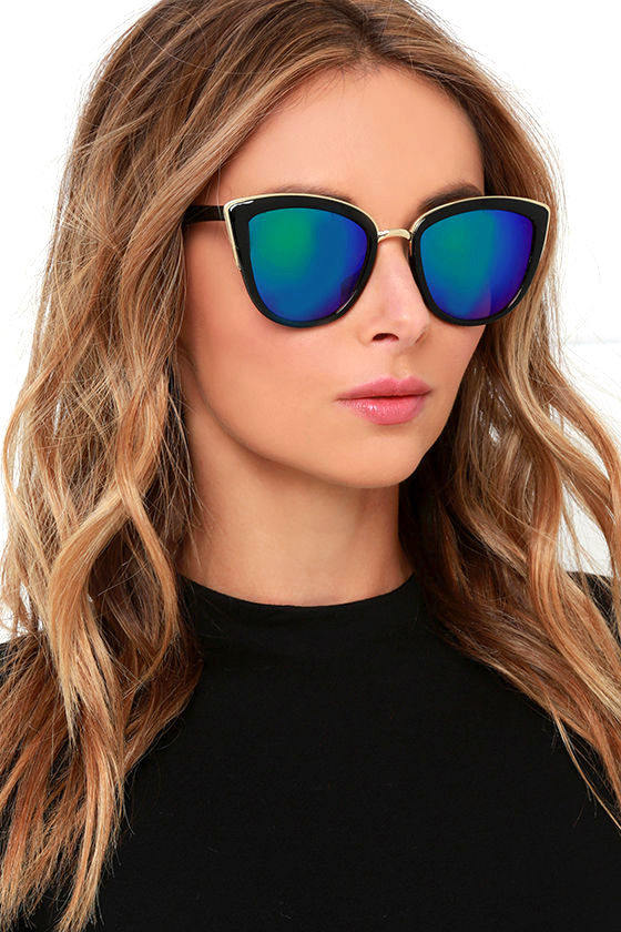 Stun and Go Black Mirrored Sunglasses