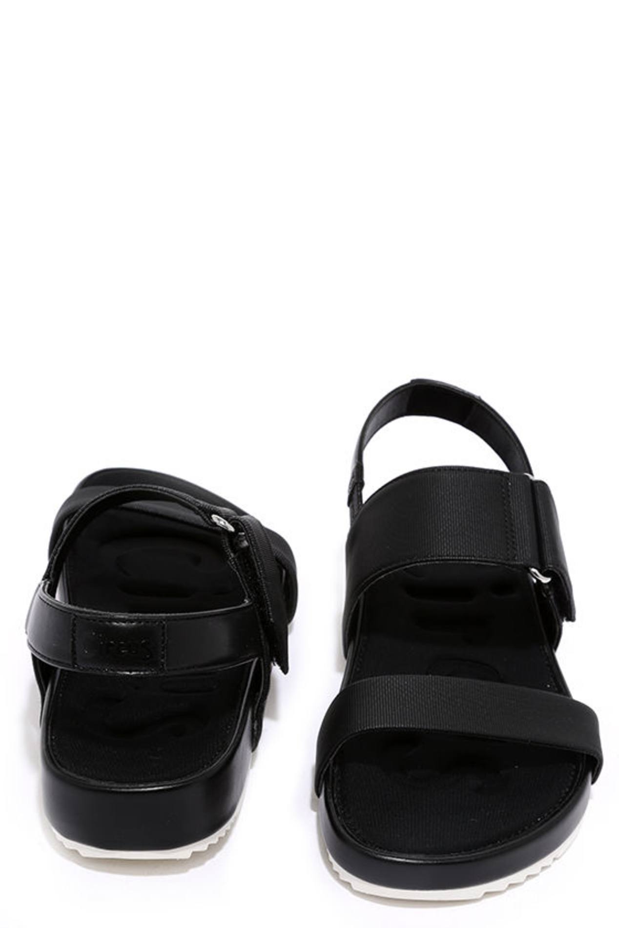 Circus by Sam Edelman Foxy Black Flat Sandals