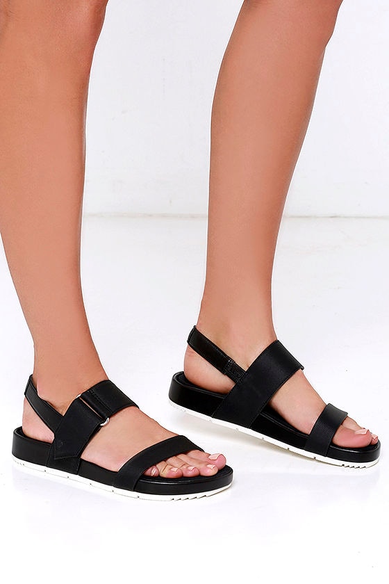 Circus by Sam Edelman Foxy Black Flat Sandals