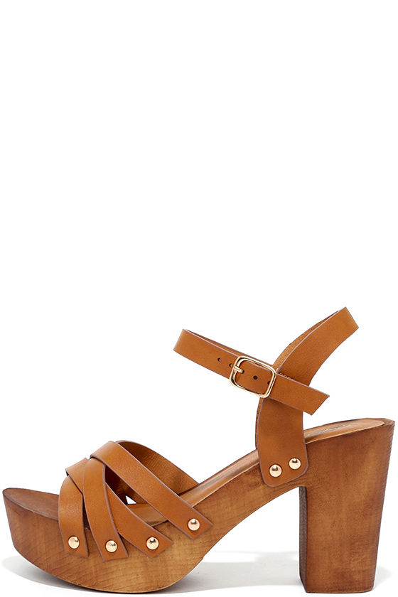 camel platform pumps