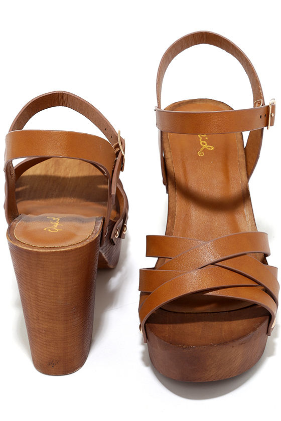 camel platform pumps