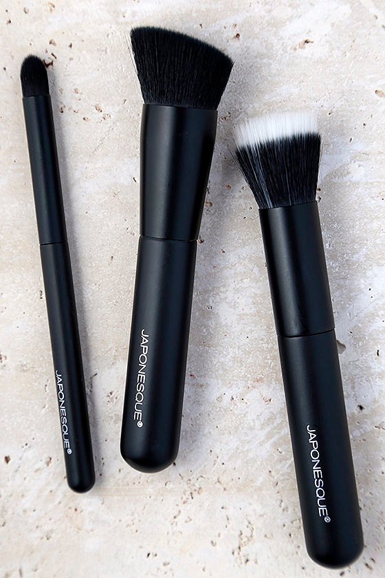 Japonesque Complexion Trio Brush Set Face Brushes 25.00 Lulus