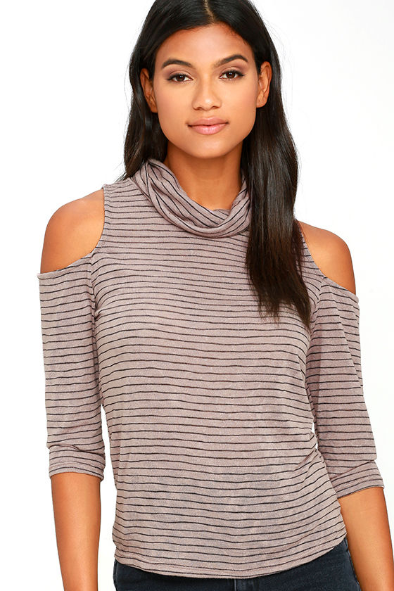 Classic Comfort V-Neck Top in Mauve