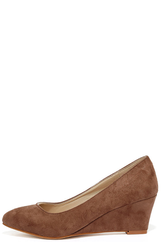 taupe wedge pump