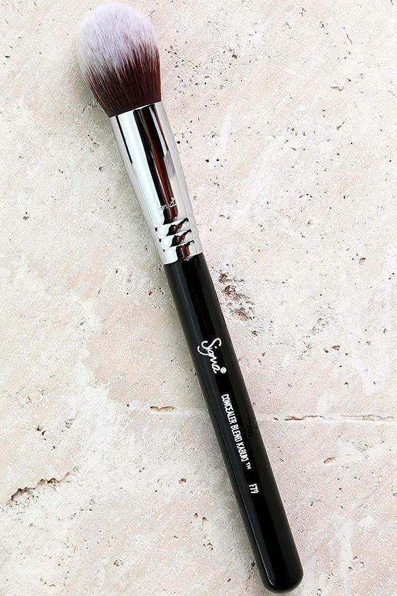 Sigma F79 Concealer Blend Kabuki Makeup Brush 1