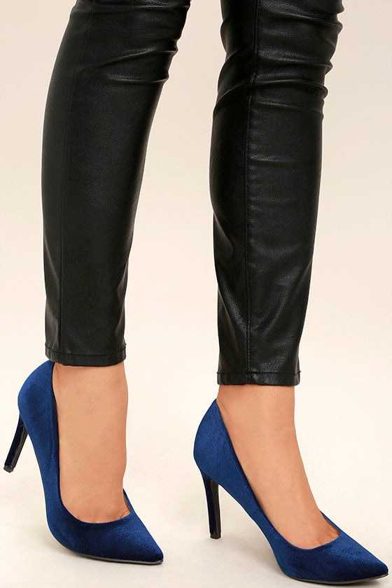 navy velvet pumps