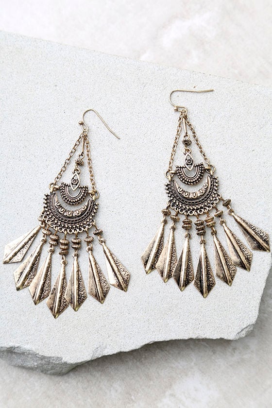Humming Happily Gold Earrings