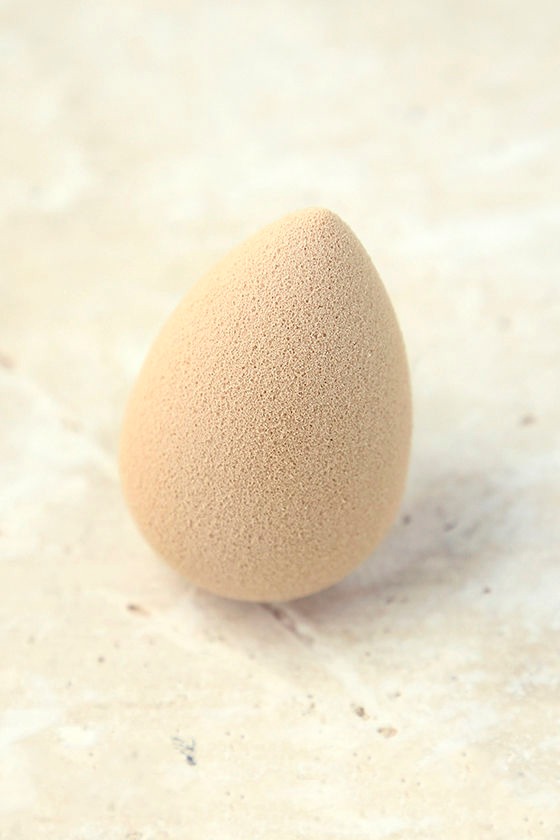 Beautyblender Nude Makeup Sponge 1