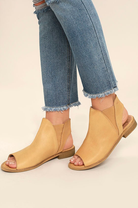 Musse & Cloud Ciara Tan Leather Peep-Toe Booties